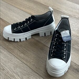 NWT bussola Black and White Lug Sole Low-Top Sneakers (sz 40)